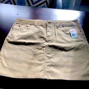 Vineyard Vines corduroy skirt. Size 8